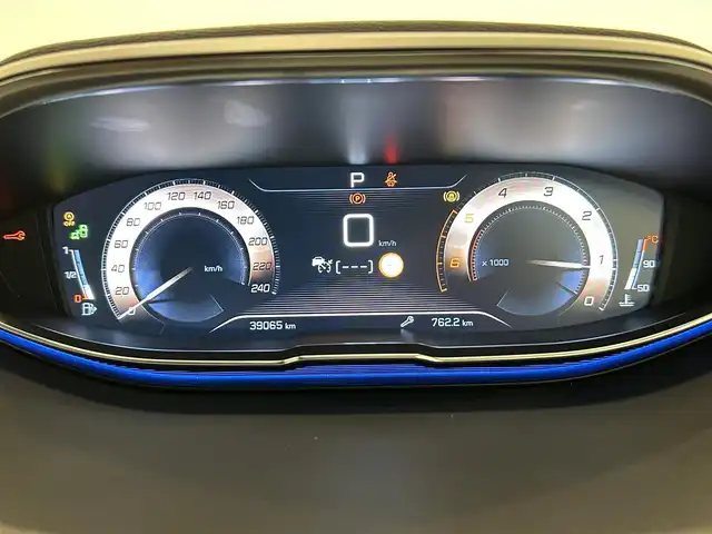 プジョー ３００８ 熊本県 2019(令1)年 3.9万km 赤Ⅱ ワンオーナー車/パノラミックサンルーフ/スマホワイヤレス充電/純正ディスプレイオーディオ/AppleCarPlay/androidauto/USB/バックカメラ/サイドカメラ/コーナーセンサー/アルカンターラハーフレザーシート/シートヒーター/ハンズフリーパワートランクドア/アダプティブクルーズコントロール/ブラインドスポットモニター/アドバンスグリップコントロール/疲労検知システム/アクティブセーフティーブレーキ/ETC/LEDヘッドライト/LEDフォグライト/【アルティメットレッド/GTブルーHDi】