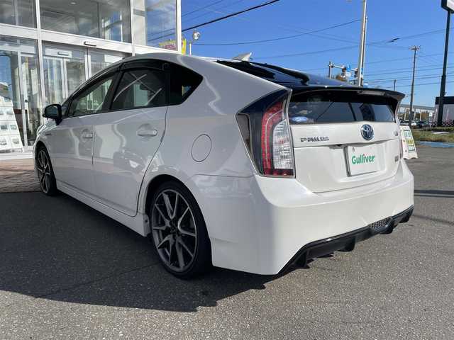 トヨタ プリウス S ツーリングセレ G’s 道央・札幌 2014(平26)年 10.9万km ホワイトパールクリスタルシャイン 登録時走行距離108642km/　ワンオーナー　/純正SDナビ(CD/DVD/FM/AM/SD/BT)/フルセグ（走行中視聴可能）/バックカメラ/ウィンカーミラー/ドアバイザー/プッシュスタート/ビルトインETC/スペアキー×１/純正エンジンスターター/純正フロアマット/横滑り防止装置/盗難防止装置/オートライト/フォグランプ/リアフォグランプ/フロントデアイサースイッチ/ステアリングスイッチ/革巻きステアリング/ワイパー間欠時間コントローラー/イルミネーションコントロール/PWR・ECO・EV MODEスイッチ/オーバーヘッドコンソール/電動格納ミラー/バニティミラー