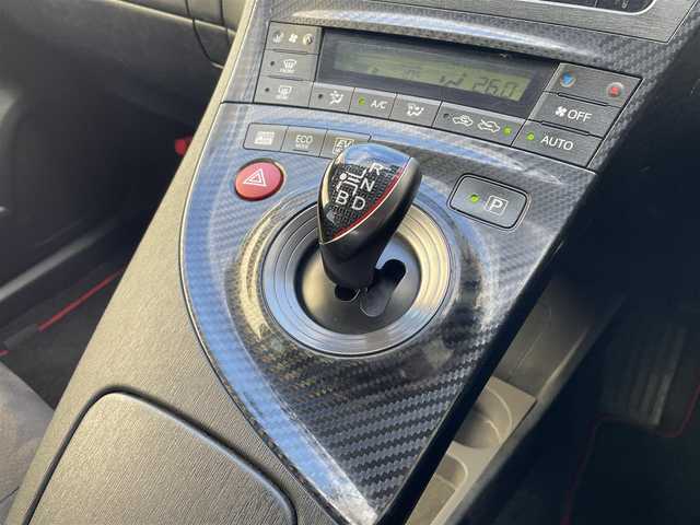 トヨタ プリウス S ツーリングセレ G’s 道央・札幌 2014(平26)年 10.9万km ホワイトパールクリスタルシャイン 登録時走行距離108642km/　ワンオーナー　/純正SDナビ(CD/DVD/FM/AM/SD/BT)/フルセグ（走行中視聴可能）/バックカメラ/ウィンカーミラー/ドアバイザー/プッシュスタート/ビルトインETC/スペアキー×１/純正エンジンスターター/純正フロアマット/横滑り防止装置/盗難防止装置/オートライト/フォグランプ/リアフォグランプ/フロントデアイサースイッチ/ステアリングスイッチ/革巻きステアリング/ワイパー間欠時間コントローラー/イルミネーションコントロール/PWR・ECO・EV MODEスイッチ/オーバーヘッドコンソール/電動格納ミラー/バニティミラー