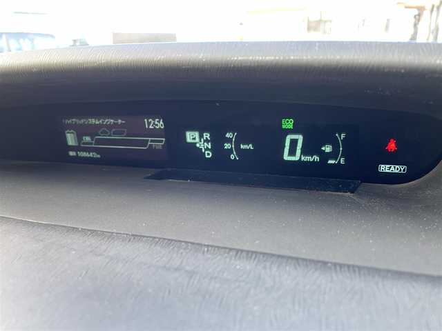 トヨタ プリウス S ツーリングセレ G’s 道央・札幌 2014(平26)年 10.9万km ホワイトパールクリスタルシャイン 登録時走行距離108642km/　ワンオーナー　/純正SDナビ(CD/DVD/FM/AM/SD/BT)/フルセグ（走行中視聴可能）/バックカメラ/ウィンカーミラー/ドアバイザー/プッシュスタート/ビルトインETC/スペアキー×１/純正エンジンスターター/純正フロアマット/横滑り防止装置/盗難防止装置/オートライト/フォグランプ/リアフォグランプ/フロントデアイサースイッチ/ステアリングスイッチ/革巻きステアリング/ワイパー間欠時間コントローラー/イルミネーションコントロール/PWR・ECO・EV MODEスイッチ/オーバーヘッドコンソール/電動格納ミラー/バニティミラー