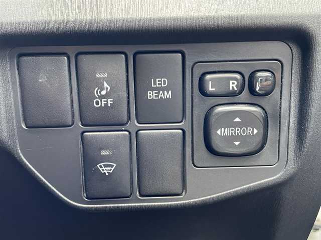 トヨタ プリウス S ツーリングセレ G’s 道央・札幌 2014(平26)年 10.9万km ホワイトパールクリスタルシャイン 登録時走行距離108642km/　ワンオーナー　/純正SDナビ(CD/DVD/FM/AM/SD/BT)/フルセグ（走行中視聴可能）/バックカメラ/ウィンカーミラー/ドアバイザー/プッシュスタート/ビルトインETC/スペアキー×１/純正エンジンスターター/純正フロアマット/横滑り防止装置/盗難防止装置/オートライト/フォグランプ/リアフォグランプ/フロントデアイサースイッチ/ステアリングスイッチ/革巻きステアリング/ワイパー間欠時間コントローラー/イルミネーションコントロール/PWR・ECO・EV MODEスイッチ/オーバーヘッドコンソール/電動格納ミラー/バニティミラー