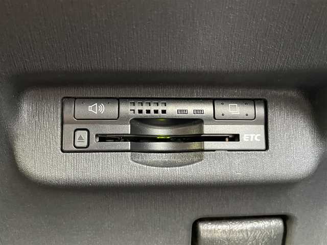 トヨタ プリウス S ツーリングセレ G’s 道央・札幌 2014(平26)年 10.9万km ホワイトパールクリスタルシャイン 登録時走行距離108642km/　ワンオーナー　/純正SDナビ(CD/DVD/FM/AM/SD/BT)/フルセグ（走行中視聴可能）/バックカメラ/ウィンカーミラー/ドアバイザー/プッシュスタート/ビルトインETC/スペアキー×１/純正エンジンスターター/純正フロアマット/横滑り防止装置/盗難防止装置/オートライト/フォグランプ/リアフォグランプ/フロントデアイサースイッチ/ステアリングスイッチ/革巻きステアリング/ワイパー間欠時間コントローラー/イルミネーションコントロール/PWR・ECO・EV MODEスイッチ/オーバーヘッドコンソール/電動格納ミラー/バニティミラー