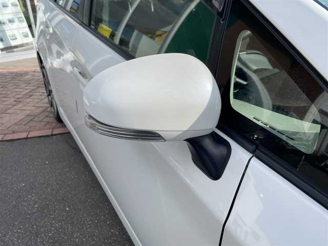 トヨタ プリウス S ツーリングセレ G’s 道央・札幌 2014(平26)年 10.9万km ホワイトパールクリスタルシャイン 登録時走行距離108642km/　ワンオーナー　/純正SDナビ(CD/DVD/FM/AM/SD/BT)/フルセグ（走行中視聴可能）/バックカメラ/ウィンカーミラー/ドアバイザー/プッシュスタート/ビルトインETC/スペアキー×１/純正エンジンスターター/純正フロアマット/横滑り防止装置/盗難防止装置/オートライト/フォグランプ/リアフォグランプ/フロントデアイサースイッチ/ステアリングスイッチ/革巻きステアリング/ワイパー間欠時間コントローラー/イルミネーションコントロール/PWR・ECO・EV MODEスイッチ/オーバーヘッドコンソール/電動格納ミラー/バニティミラー