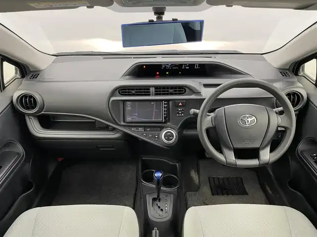 トヨタ アクア L 富山県 2015(平27)年 6.5万km シルバーM 純正ナビ【NSCP-W64】/（AM/FM/CD/SD/AUX/BT）/ワンセグTV/鉄チン付き冬タイヤ積込/横滑り防止装置/ビルトインETC/社外フロアマット/リモコンキー/オートエアコン/ドアバイザー