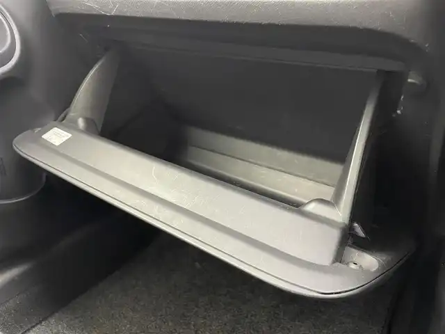 トヨタ アクア L 富山県 2015(平27)年 6.5万km シルバーM 純正ナビ【NSCP-W64】/（AM/FM/CD/SD/AUX/BT）/ワンセグTV/鉄チン付き冬タイヤ積込/横滑り防止装置/ビルトインETC/社外フロアマット/リモコンキー/オートエアコン/ドアバイザー