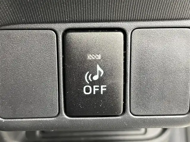 トヨタ アクア L 富山県 2015(平27)年 6.5万km シルバーM 純正ナビ【NSCP-W64】/（AM/FM/CD/SD/AUX/BT）/ワンセグTV/鉄チン付き冬タイヤ積込/横滑り防止装置/ビルトインETC/社外フロアマット/リモコンキー/オートエアコン/ドアバイザー