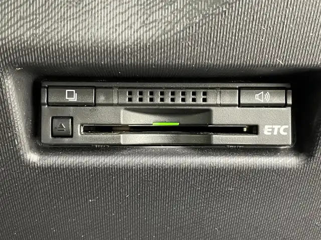 トヨタ アクア L 富山県 2015(平27)年 6.5万km シルバーM 純正ナビ【NSCP-W64】/（AM/FM/CD/SD/AUX/BT）/ワンセグTV/鉄チン付き冬タイヤ積込/横滑り防止装置/ビルトインETC/社外フロアマット/リモコンキー/オートエアコン/ドアバイザー