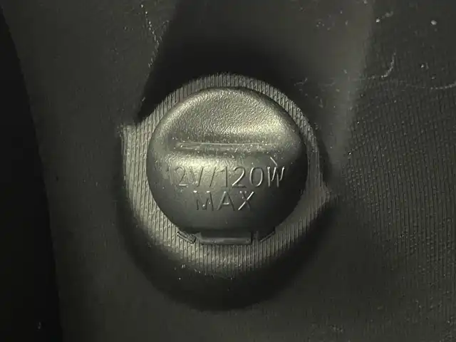 トヨタ アクア L 富山県 2015(平27)年 6.5万km シルバーM 純正ナビ【NSCP-W64】/（AM/FM/CD/SD/AUX/BT）/ワンセグTV/鉄チン付き冬タイヤ積込/横滑り防止装置/ビルトインETC/社外フロアマット/リモコンキー/オートエアコン/ドアバイザー