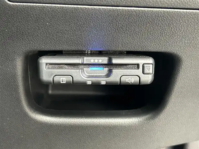 ダイハツ ムーヴ カスタム X VS SAⅢ 千葉県 2022(令4)年 0.5万km ブライトシルバーメタリック 禁煙車/ワンオーナー/スマートアシストIII/・衝突回避支援ブレーキ機能/・衝突警報機能/・車線逸脱警報機能/・誤発進抑制制御機能/・先行車発進お知らせ機能/・オートハイビーム/純正７インチナビ/CD/DVD/Bluetooth/フルセグ/アラウンドビューモニター/シートヒーター/純正14インチアルミホイール/純正フロアマット/ドアバイザー/オートエアコン/アイドリングストップ/USBポート/プッシュスタート/スマートキー/取扱説明書