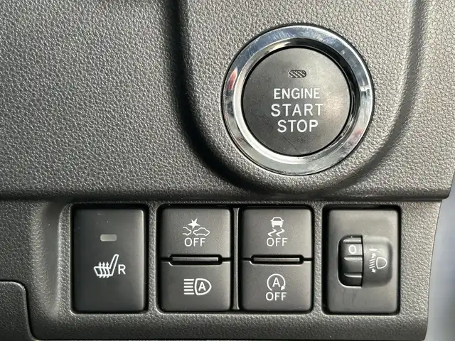 ダイハツ ムーヴ カスタム X VS SAⅢ 千葉県 2022(令4)年 0.5万km ブライトシルバーメタリック 禁煙車/ワンオーナー/スマートアシストIII/・衝突回避支援ブレーキ機能/・衝突警報機能/・車線逸脱警報機能/・誤発進抑制制御機能/・先行車発進お知らせ機能/・オートハイビーム/純正７インチナビ/CD/DVD/Bluetooth/フルセグ/アラウンドビューモニター/シートヒーター/純正14インチアルミホイール/純正フロアマット/ドアバイザー/オートエアコン/アイドリングストップ/USBポート/プッシュスタート/スマートキー/取扱説明書