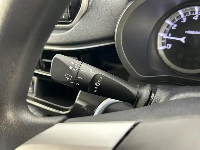 ダイハツ ムーヴ カスタム X VS SAⅢ 千葉県 2022(令4)年 0.5万km ブライトシルバーメタリック 禁煙車/ワンオーナー/スマートアシストIII/・衝突回避支援ブレーキ機能/・衝突警報機能/・車線逸脱警報機能/・誤発進抑制制御機能/・先行車発進お知らせ機能/・オートハイビーム/純正７インチナビ/CD/DVD/Bluetooth/フルセグ/アラウンドビューモニター/シートヒーター/純正14インチアルミホイール/純正フロアマット/ドアバイザー/オートエアコン/アイドリングストップ/USBポート/プッシュスタート/スマートキー/取扱説明書