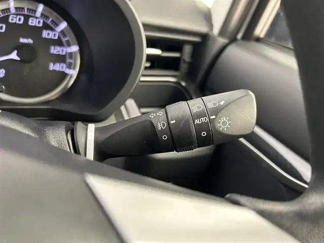 ダイハツ ムーヴ カスタム X VS SAⅢ 千葉県 2022(令4)年 0.5万km ブライトシルバーメタリック 禁煙車/ワンオーナー/スマートアシストIII/・衝突回避支援ブレーキ機能/・衝突警報機能/・車線逸脱警報機能/・誤発進抑制制御機能/・先行車発進お知らせ機能/・オートハイビーム/純正７インチナビ/CD/DVD/Bluetooth/フルセグ/アラウンドビューモニター/シートヒーター/純正14インチアルミホイール/純正フロアマット/ドアバイザー/オートエアコン/アイドリングストップ/USBポート/プッシュスタート/スマートキー/取扱説明書