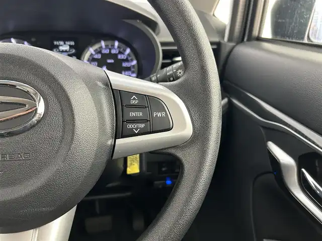 ダイハツ ムーヴ カスタム X VS SAⅢ 千葉県 2022(令4)年 0.5万km ブライトシルバーメタリック 禁煙車/ワンオーナー/スマートアシストIII/・衝突回避支援ブレーキ機能/・衝突警報機能/・車線逸脱警報機能/・誤発進抑制制御機能/・先行車発進お知らせ機能/・オートハイビーム/純正７インチナビ/CD/DVD/Bluetooth/フルセグ/アラウンドビューモニター/シートヒーター/純正14インチアルミホイール/純正フロアマット/ドアバイザー/オートエアコン/アイドリングストップ/USBポート/プッシュスタート/スマートキー/取扱説明書