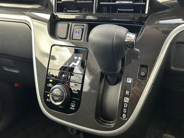 ダイハツ ムーヴ カスタム X VS SAⅢ 千葉県 2022(令4)年 0.5万km ブライトシルバーメタリック 禁煙車/ワンオーナー/スマートアシストIII/・衝突回避支援ブレーキ機能/・衝突警報機能/・車線逸脱警報機能/・誤発進抑制制御機能/・先行車発進お知らせ機能/・オートハイビーム/純正７インチナビ/CD/DVD/Bluetooth/フルセグ/アラウンドビューモニター/シートヒーター/純正14インチアルミホイール/純正フロアマット/ドアバイザー/オートエアコン/アイドリングストップ/USBポート/プッシュスタート/スマートキー/取扱説明書