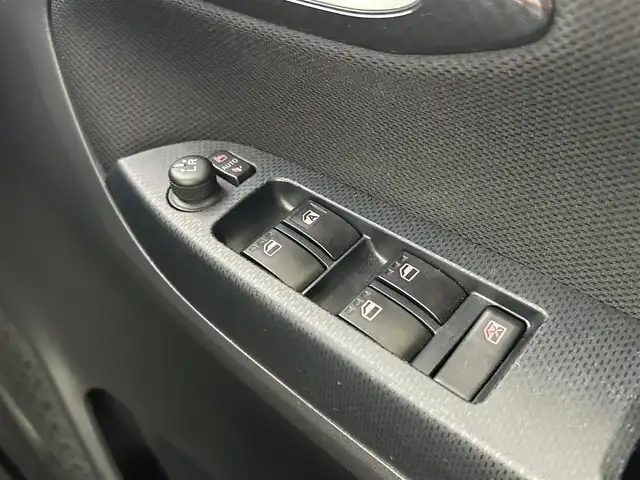 ダイハツ ムーヴ カスタム X VS SAⅢ 千葉県 2022(令4)年 0.5万km ブライトシルバーメタリック 禁煙車/ワンオーナー/スマートアシストIII/・衝突回避支援ブレーキ機能/・衝突警報機能/・車線逸脱警報機能/・誤発進抑制制御機能/・先行車発進お知らせ機能/・オートハイビーム/純正７インチナビ/CD/DVD/Bluetooth/フルセグ/アラウンドビューモニター/シートヒーター/純正14インチアルミホイール/純正フロアマット/ドアバイザー/オートエアコン/アイドリングストップ/USBポート/プッシュスタート/スマートキー/取扱説明書