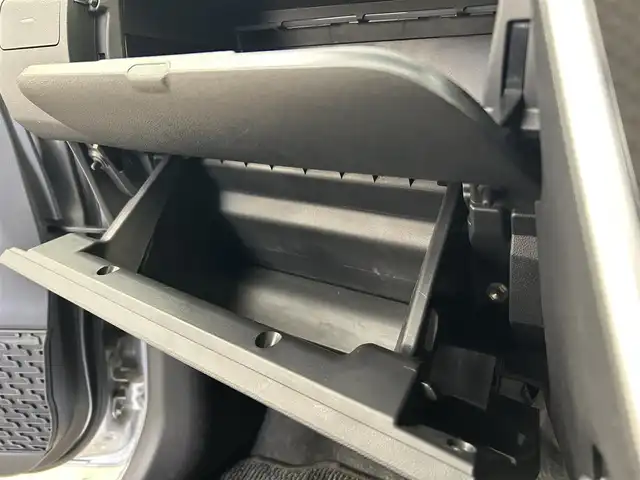 ダイハツ ムーヴ カスタム X VS SAⅢ 千葉県 2022(令4)年 0.5万km ブライトシルバーメタリック 禁煙車/ワンオーナー/スマートアシストIII/・衝突回避支援ブレーキ機能/・衝突警報機能/・車線逸脱警報機能/・誤発進抑制制御機能/・先行車発進お知らせ機能/・オートハイビーム/純正７インチナビ/CD/DVD/Bluetooth/フルセグ/アラウンドビューモニター/シートヒーター/純正14インチアルミホイール/純正フロアマット/ドアバイザー/オートエアコン/アイドリングストップ/USBポート/プッシュスタート/スマートキー/取扱説明書