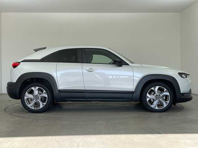 マツダ ＭＸ－３０ 兵庫県 2021(令3)年 2.3万km セラミックM ・純正ナビ/Bluetooth/TV/USB/HDMI/・全方位カメラ/・BOSEサウンド/・スマートブレーキサポート/・スマートブレーキサポート（後進時）/・レーンキープアシストシステム/・車線逸脱警報システム/・前側方接近車両検知/・後側方接近車両検知/・ブラインドスポットモニター/・緊急時車線維持支援/・ドライバーモニタリング/・コーナーセンサー/・ヘッドアップディスプレイ/・ステアリングスイッチ/・パドルシフト/・ステアリングヒーター/・前席シートヒーター/・運転席パワーシート/・社外前後ドライブレコーダー/・LEDヘッドライト/・スマートキー/・純正アルミホイールタイヤ