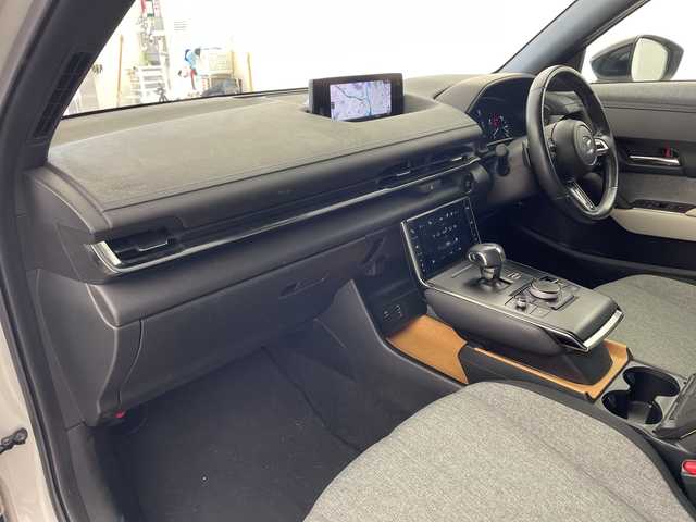 マツダ ＭＸ－３０ 兵庫県 2021(令3)年 2.3万km セラミックM ・純正ナビ/Bluetooth/TV/USB/HDMI/・全方位カメラ/・BOSEサウンド/・スマートブレーキサポート/・スマートブレーキサポート（後進時）/・レーンキープアシストシステム/・車線逸脱警報システム/・前側方接近車両検知/・後側方接近車両検知/・ブラインドスポットモニター/・緊急時車線維持支援/・ドライバーモニタリング/・コーナーセンサー/・ヘッドアップディスプレイ/・ステアリングスイッチ/・パドルシフト/・ステアリングヒーター/・前席シートヒーター/・運転席パワーシート/・社外前後ドライブレコーダー/・LEDヘッドライト/・スマートキー/・純正アルミホイールタイヤ