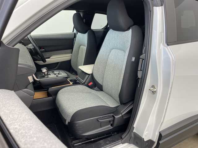 マツダ ＭＸ－３０ 兵庫県 2021(令3)年 2.3万km セラミックM ・純正ナビ/Bluetooth/TV/USB/HDMI/・全方位カメラ/・BOSEサウンド/・スマートブレーキサポート/・スマートブレーキサポート（後進時）/・レーンキープアシストシステム/・車線逸脱警報システム/・前側方接近車両検知/・後側方接近車両検知/・ブラインドスポットモニター/・緊急時車線維持支援/・ドライバーモニタリング/・コーナーセンサー/・ヘッドアップディスプレイ/・ステアリングスイッチ/・パドルシフト/・ステアリングヒーター/・前席シートヒーター/・運転席パワーシート/・社外前後ドライブレコーダー/・LEDヘッドライト/・スマートキー/・純正アルミホイールタイヤ