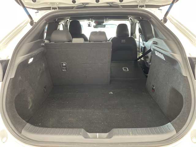 マツダ ＭＸ－３０ 兵庫県 2021(令3)年 2.3万km セラミックM ・純正ナビ/Bluetooth/TV/USB/HDMI/・全方位カメラ/・BOSEサウンド/・スマートブレーキサポート/・スマートブレーキサポート（後進時）/・レーンキープアシストシステム/・車線逸脱警報システム/・前側方接近車両検知/・後側方接近車両検知/・ブラインドスポットモニター/・緊急時車線維持支援/・ドライバーモニタリング/・コーナーセンサー/・ヘッドアップディスプレイ/・ステアリングスイッチ/・パドルシフト/・ステアリングヒーター/・前席シートヒーター/・運転席パワーシート/・社外前後ドライブレコーダー/・LEDヘッドライト/・スマートキー/・純正アルミホイールタイヤ