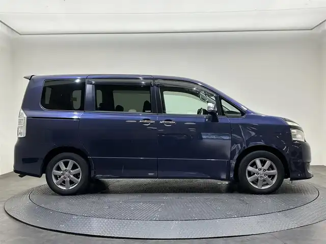 トヨタ ヴォクシー ZS 煌 愛媛県 2009(平21)年 11.4万km ダークバイオレットマイカメタリック ・ナビ（ワンセグＴＶ・ＢＴ・ＣＤ・ＤＶＤ・ＨＤＤ）/・バックカメラ　/・ＥＴＣ　/・前後ドラレコ　/・両側電動ドア　/・プッシュスタート　/・スマートキー　/・スペアキー