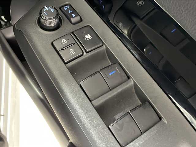 トヨタ アクア Z 福岡県 2023(令5)年 2.8万km プラチナホワイトパールマイカ ・純正ナビ/・Bluetooth/・ラジオ/・フルセグTV/・IPoｄ/・ＵＳＢ/・全方位カメラ/・ビルトインETC2.0/・ルームミラー型ドライブレコーダー/・ステアリングヒーター/・シートヒーター/・コーナーセンサー/・16インチ純正ホイール