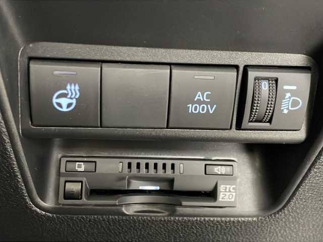 トヨタ アクア Z 福岡県 2023(令5)年 2.8万km プラチナホワイトパールマイカ ・純正ナビ/・Bluetooth/・ラジオ/・フルセグTV/・IPoｄ/・ＵＳＢ/・全方位カメラ/・ビルトインETC2.0/・ルームミラー型ドライブレコーダー/・ステアリングヒーター/・シートヒーター/・コーナーセンサー/・16インチ純正ホイール