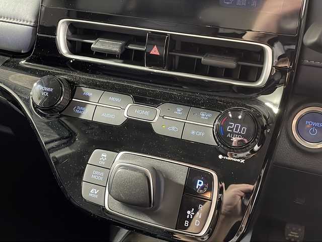 トヨタ アクア Z 福岡県 2023(令5)年 2.8万km プラチナホワイトパールマイカ ・純正ナビ/・Bluetooth/・ラジオ/・フルセグTV/・IPoｄ/・ＵＳＢ/・全方位カメラ/・ビルトインETC2.0/・ルームミラー型ドライブレコーダー/・ステアリングヒーター/・シートヒーター/・コーナーセンサー/・16インチ純正ホイール