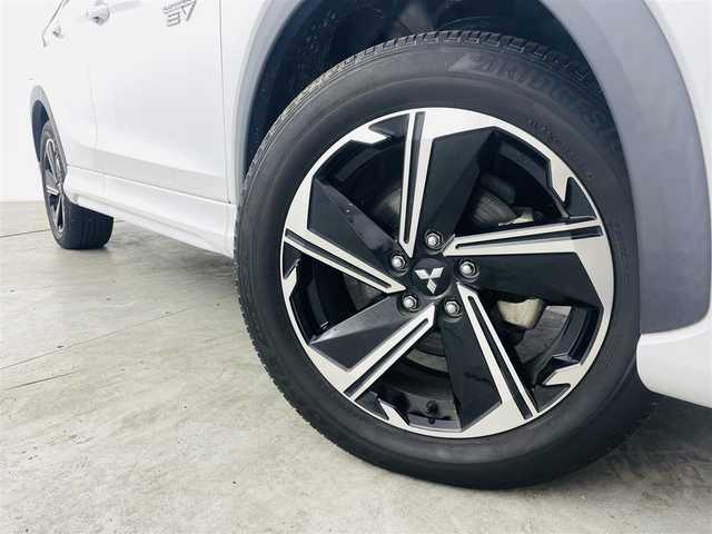 三菱 エクリプス クロス ＰＨＥＶ P 福島県 2021(令3)年 6.8万km ホワイトダイヤモンド eアシスト/・衝突軽減ブレーキ/・車線逸脱警報装置/・ブラインドスポットモニター/・コーナーセンサー/・レーダークルーズコントロール/・ヘッドアップディスプレイ/純正ナビ/・フルセグTV/Bluetooth/USB/・全方位カメラ/・ETC/・ドライブレコーダー/アイドリングストップ/電子パーキング/・オートホールド/革巻きステアリング/・ステアリングリモコン/・パドルシフト/・ステアリングヒーター/パワーシート(運転席)/・シートヒーター(運転席/助手席)/プッシュスタート/・スマートキー/LEDヘッドライト/・オートライト/・フォグライト/電動格納ミラー/純正フロアマット/ドアバイザー