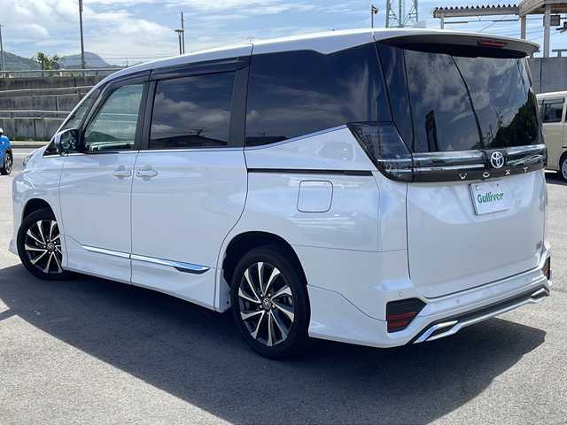 トヨタ ヴォクシー ハイブリッド S－Z 山口県 2023(令5)年 1.7万km ホワイトパールクリスタルシャイン 純正８型ディスプレイオーディオ/（Apple CarPlay/USB/HDMI/Bluetooth）/バックカメラ/１３．２型フリップダウンモニター/モデリスタエアロ（F・S・R）/両側パワースライドドア/ブラインドスポットモニター/前席シートヒーター/ハーフレザーシート/ドアバイザー/ETC2.0/トヨタセーフティーセンス/・プリクラッシュセーフティ/・レーントレーシングアシスト/・レーンディパーチャーアラート/・レーダークルーズコントロール/・アダプティブハイビームシステム／オートマチックハイビーム/・ロードサインアシスト/・ドライバー異常時対応システム/・プロアクティブドライビングアシスト/・発進遅れ告知機/・緊急時操舵支援（アクティブ操舵機能付）/・フロントクロストラフィックアラート/・レーンチェンジアシスト/純正１７インチアルミホイール