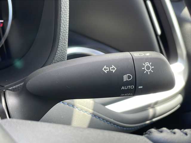 トヨタ ヴォクシー ハイブリッド S－Z 山口県 2023(令5)年 1.7万km ホワイトパールクリスタルシャイン 純正８型ディスプレイオーディオ/（Apple CarPlay/USB/HDMI/Bluetooth）/バックカメラ/１３．２型フリップダウンモニター/モデリスタエアロ（F・S・R）/両側パワースライドドア/ブラインドスポットモニター/前席シートヒーター/ハーフレザーシート/ドアバイザー/ETC2.0/トヨタセーフティーセンス/・プリクラッシュセーフティ/・レーントレーシングアシスト/・レーンディパーチャーアラート/・レーダークルーズコントロール/・アダプティブハイビームシステム／オートマチックハイビーム/・ロードサインアシスト/・ドライバー異常時対応システム/・プロアクティブドライビングアシスト/・発進遅れ告知機/・緊急時操舵支援（アクティブ操舵機能付）/・フロントクロストラフィックアラート/・レーンチェンジアシスト/純正１７インチアルミホイール