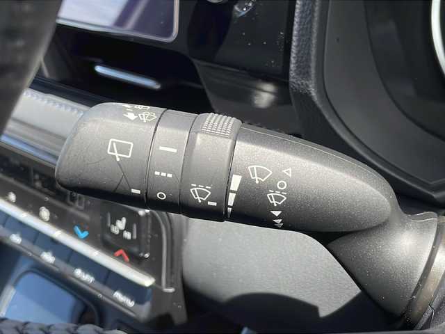 トヨタ ヴォクシー ハイブリッド S－Z 山口県 2023(令5)年 1.7万km ホワイトパールクリスタルシャイン 純正８型ディスプレイオーディオ/（Apple CarPlay/USB/HDMI/Bluetooth）/バックカメラ/１３．２型フリップダウンモニター/モデリスタエアロ（F・S・R）/両側パワースライドドア/ブラインドスポットモニター/前席シートヒーター/ハーフレザーシート/ドアバイザー/ETC2.0/トヨタセーフティーセンス/・プリクラッシュセーフティ/・レーントレーシングアシスト/・レーンディパーチャーアラート/・レーダークルーズコントロール/・アダプティブハイビームシステム／オートマチックハイビーム/・ロードサインアシスト/・ドライバー異常時対応システム/・プロアクティブドライビングアシスト/・発進遅れ告知機/・緊急時操舵支援（アクティブ操舵機能付）/・フロントクロストラフィックアラート/・レーンチェンジアシスト/純正１７インチアルミホイール