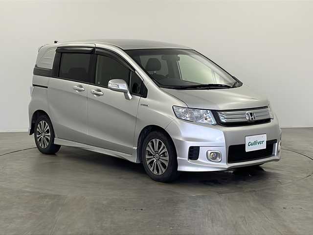 ホンダ フリード スパイク ハイブリット ジャストセレクション 栃木県 2012(平24)年 17.1万km スーパープラチナメタリック 純正ナビ/　フルセグＴＶ/Ｂｌｕｅｔｏｏｔｈ/ＤＶＤ/ＵＳＢ/両側パワースライドドア/ドライブレコーダー/クルーズコントロール/横滑り防止装置/ヒルスタートアシスト/バックカメラ/ETC/コンフォートビューパッケージ/ディスチャージヘッドライト/（オートライトコントロール付）/純正フロアマット/ドアバイザー