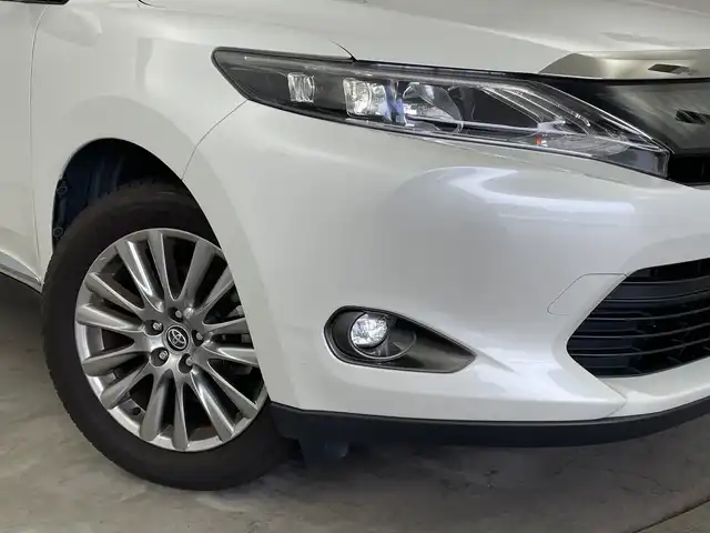 トヨタ ハリアー プレミアム 新潟県 2015(平27)年 7.7万km ホワイトパールクリスタルシャイン 禁煙車/純正メモリナビ/（BT/FM/AM/フルセグTV)/バックカメラ/ステアリングスイッチ/ドライブレコーダー/ハーフレザーシート/パワーシート/テレビキャンセラー/電格ミラー/ウィンカーミラー/自動防眩式インナーミラー/ドアバイザー/ETC/取扱説明書