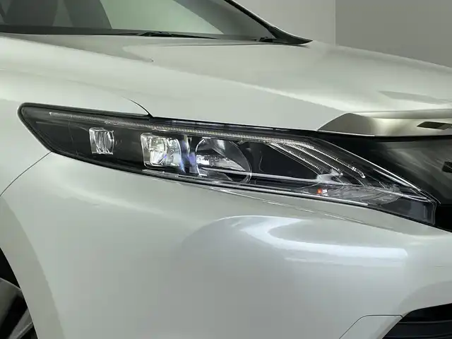 トヨタ ハリアー プレミアム 新潟県 2015(平27)年 7.7万km ホワイトパールクリスタルシャイン 禁煙車/純正メモリナビ/（BT/FM/AM/フルセグTV)/バックカメラ/ステアリングスイッチ/ドライブレコーダー/ハーフレザーシート/パワーシート/テレビキャンセラー/電格ミラー/ウィンカーミラー/自動防眩式インナーミラー/ドアバイザー/ETC/取扱説明書