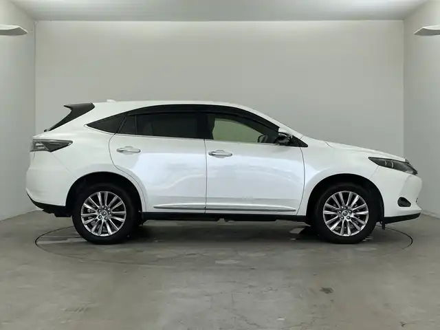 トヨタ ハリアー プレミアム 新潟県 2015(平27)年 7.7万km ホワイトパールクリスタルシャイン 禁煙車/純正メモリナビ/（BT/FM/AM/フルセグTV)/バックカメラ/ステアリングスイッチ/ドライブレコーダー/ハーフレザーシート/パワーシート/テレビキャンセラー/電格ミラー/ウィンカーミラー/自動防眩式インナーミラー/ドアバイザー/ETC/取扱説明書