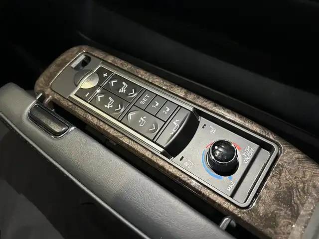 トヨタ アルファードハイブリット エグゼクティブ ラウンジ 茨城県 2020(令2)年 4.3万km ホワイトパールクリスタルシャイン 純正10.5インチナビ/ＪＢＬプレミアムサウンド　/トヨタセーフティーセンス　/パノラマミックビューモニター　/ブラインドスポットモニター　/デジタルインナーミラー/ツインムーンルーフ　/ビルトインＥＴＣ２．０/リアエンターテイメントシステム/４WD/両側パワースライドドア/電動リアゲート/パワーシート/レザーシート/オートライト/オートマチックハイビーム/LEDヘッドライト/シーケンシャルターンランプ/コーナーセンサー前後/純正フロアマット/ステアリングヒーター/シートヒーター　エアシート/パーキングアシスト/衝突軽減システム/横滑り防止装置/AC100V/レーダークルーズコントロール