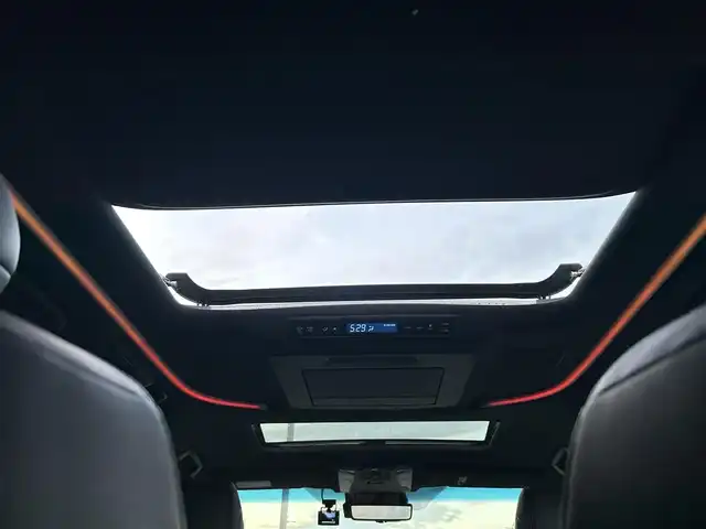 トヨタ アルファードハイブリット エグゼクティブ ラウンジ 茨城県 2020(令2)年 4.3万km ホワイトパールクリスタルシャイン 純正10.5インチナビ/ＪＢＬプレミアムサウンド　/トヨタセーフティーセンス　/パノラマミックビューモニター　/ブラインドスポットモニター　/デジタルインナーミラー/ツインムーンルーフ　/ビルトインＥＴＣ２．０/リアエンターテイメントシステム/４WD/両側パワースライドドア/電動リアゲート/パワーシート/レザーシート/オートライト/オートマチックハイビーム/LEDヘッドライト/シーケンシャルターンランプ/コーナーセンサー前後/純正フロアマット/ステアリングヒーター/シートヒーター　エアシート/パーキングアシスト/衝突軽減システム/横滑り防止装置/AC100V/レーダークルーズコントロール