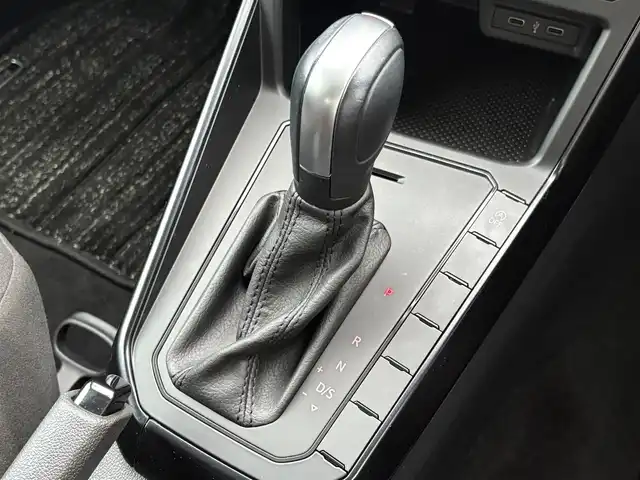 フォルクスワーゲン ＶＷ ポロ TSIトレンドライン 三重県 2021(令3)年 3.5万km 白 ♪走行35093km/♪車検 令和8年12月24日迄/♪ターボ/フロントアシスト/純正ディスプレイオーディオ/・Bluetoothオーディオ/・Apple Car Play/・Android Auto/ステアリングスイッチ/アイドリングストップ/オートライト/ウィンカーミラー/オートリトラクタブルミラー/ヘッドライトレベライザー/プライバシーガラス/フロアマット/ETC2.0/サイド/カーテンエアバック