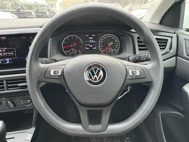 フォルクスワーゲン ＶＷ ポロ TSIトレンドライン 三重県 2021(令3)年 3.5万km 白 ♪走行35093km/♪車検 令和8年12月24日迄/♪ターボ/フロントアシスト/純正ディスプレイオーディオ/・Bluetoothオーディオ/・Apple Car Play/・Android Auto/ステアリングスイッチ/アイドリングストップ/オートライト/ウィンカーミラー/オートリトラクタブルミラー/ヘッドライトレベライザー/プライバシーガラス/フロアマット/ETC2.0/サイド/カーテンエアバック
