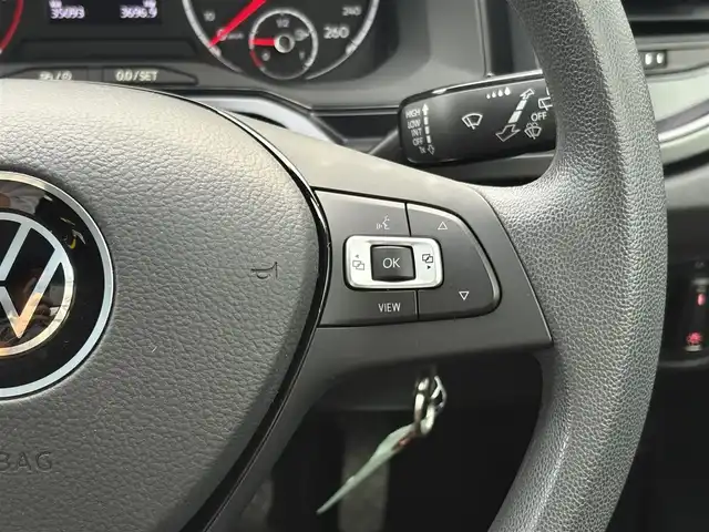 フォルクスワーゲン ＶＷ ポロ TSIトレンドライン 三重県 2021(令3)年 3.5万km 白 ♪走行35093km/♪車検 令和8年12月24日迄/♪ターボ/フロントアシスト/純正ディスプレイオーディオ/・Bluetoothオーディオ/・Apple Car Play/・Android Auto/ステアリングスイッチ/アイドリングストップ/オートライト/ウィンカーミラー/オートリトラクタブルミラー/ヘッドライトレベライザー/プライバシーガラス/フロアマット/ETC2.0/サイド/カーテンエアバック