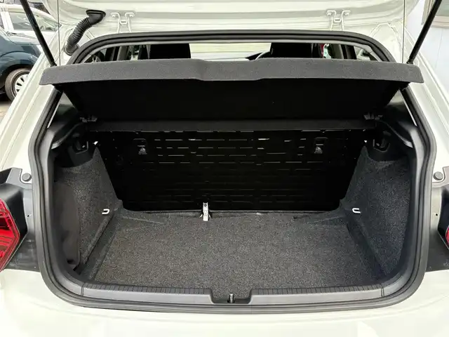 フォルクスワーゲン ＶＷ ポロ TSIトレンドライン 三重県 2021(令3)年 3.5万km 白 ♪走行35093km/♪車検 令和8年12月24日迄/♪ターボ/フロントアシスト/純正ディスプレイオーディオ/・Bluetoothオーディオ/・Apple Car Play/・Android Auto/ステアリングスイッチ/アイドリングストップ/オートライト/ウィンカーミラー/オートリトラクタブルミラー/ヘッドライトレベライザー/プライバシーガラス/フロアマット/ETC2.0/サイド/カーテンエアバック