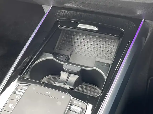 メルセデス・ベンツ Ｍ・ベンツ ＧＬＢ２００ｄ 4マチック AMGライン 東京都 2023(令5)年 0.7万km ポーラホワイト ワンオーナー　/純正ナビ／フルセグＴＶ　/ハーフレザー　/シートヒーター　/レーダーセーフティＰＫＧ　/ＡＣＣ　/ＢＳＭ　/レーンキープ　/前後ドラレコ　/ＥＴＣ　/スマートキー　/トノカバー　/ＥＴＣ　/ＬＥＤヘッドライト
