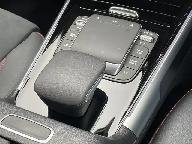 メルセデス・ベンツ Ｍ・ベンツ ＧＬＢ２００ｄ 4マチック AMGライン 東京都 2023(令5)年 0.7万km ポーラホワイト ワンオーナー　/純正ナビ／フルセグＴＶ　/ハーフレザー　/シートヒーター　/レーダーセーフティＰＫＧ　/ＡＣＣ　/ＢＳＭ　/レーンキープ　/前後ドラレコ　/ＥＴＣ　/スマートキー　/トノカバー　/ＥＴＣ　/ＬＥＤヘッドライト