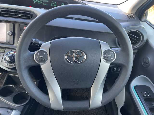 トヨタ アクア S 神奈川県 2012(平24)年 8.2万km クールソーダメタリック 純正SDナビ　/フルセグTV /バックカメラ /前席シートヒーター　/純正フロアマット　/フロントフォグランプ　/ドアバイザー　/スマートキー　/プッシュスタート　/オートライト　/キセノンヘッドライト　/横滑り防止機能　