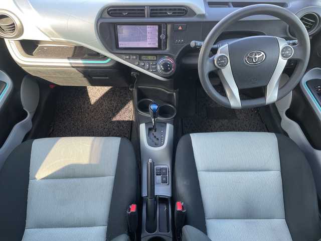 トヨタ アクア S 神奈川県 2012(平24)年 8.2万km クールソーダメタリック 純正SDナビ　/フルセグTV /バックカメラ /前席シートヒーター　/純正フロアマット　/フロントフォグランプ　/ドアバイザー　/スマートキー　/プッシュスタート　/オートライト　/キセノンヘッドライト　/横滑り防止機能　