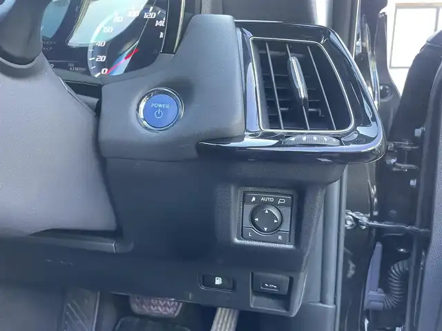 トヨタ クラウン ハイブリッド RS アドバンス 三重県 2018(平30)年 6.4万km プレシャスブラックパール 純正ナビ、地デジ、Bluetooth、CD、DVD/バックカメラ/プリクラッシュセーフティ/ブラインドスポットモニター/レーダークルーズコントロール/革巻きステア/パドルシフト/ウインカーミラー/リアオートサンシェード/スマートキー×２/エンジンスターター/スイングエアコン/前席シートヒーター、エアシート、パワーシート/ステアリングヒーター/デジタルインナーミラー/LEDヘッドライト/ビルトインETC/オートマチックハイビーム/純正ドライブレコーダー（前方録画）/クリアランスソナー（前後）/整備手帳、取説