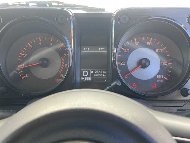 スズキ ジムニー XC 三重県 2018(平30)年 4.8万km シフォンアイボリーメタリックブラック2トーンルーフ 禁煙　/社外ナビ/ビルトインETC/4WD/シートヒーター/ヒーテッドドアミラー/インタークーラーターボ/アダプティブクルーズコントロール/レーンキープアシスト/ダウンヒルアシストコントロール/デュアルセンサーブレーキサポート/プリクラッシュ/革巻きステア/ステアスイッチ/LEDオートライト