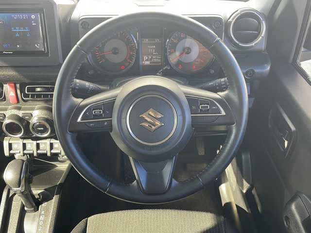 スズキ ジムニー XC 三重県 2018(平30)年 4.8万km シフォンアイボリーメタリックブラック2トーンルーフ 禁煙　/社外ナビ/ビルトインETC/4WD/シートヒーター/ヒーテッドドアミラー/インタークーラーターボ/アダプティブクルーズコントロール/レーンキープアシスト/ダウンヒルアシストコントロール/デュアルセンサーブレーキサポート/プリクラッシュ/革巻きステア/ステアスイッチ/LEDオートライト