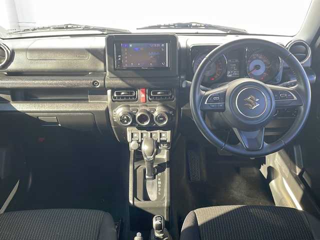 スズキ ジムニー XC 三重県 2018(平30)年 4.8万km シフォンアイボリーメタリックブラック2トーンルーフ 禁煙　/社外ナビ/ビルトインETC/4WD/シートヒーター/ヒーテッドドアミラー/インタークーラーターボ/アダプティブクルーズコントロール/レーンキープアシスト/ダウンヒルアシストコントロール/デュアルセンサーブレーキサポート/プリクラッシュ/革巻きステア/ステアスイッチ/LEDオートライト